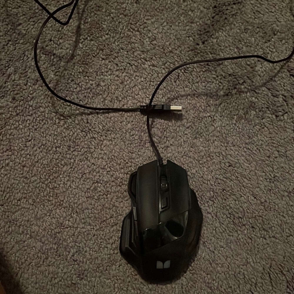 Black gaming mouse